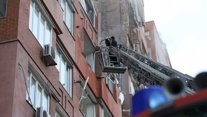 У Мережі опублікували відео моменту влучання ракети у багатоповерхівку