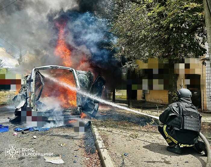 Окупанти скинули із дрона вибухівку на цивільне авто у центрі Херсона