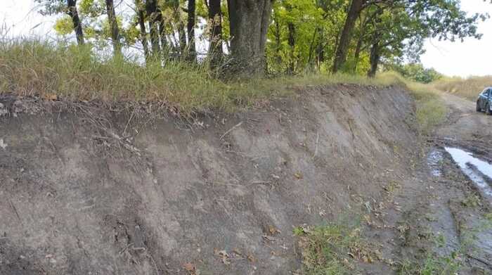 На Київщині забудовник руйнує старовинне городище