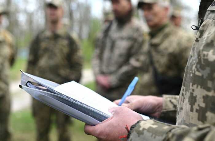 Співробітники ТЦК продовжують "викрадати" чоловіків біля під’їздів