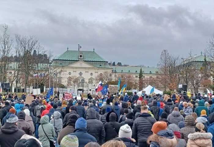 У Словаччині почалися протести через поїздку Фіцо до Путіна