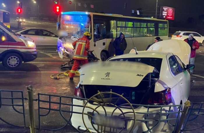 У Києві сталася смертельна ДТП за участю маршрутки та автомобіля