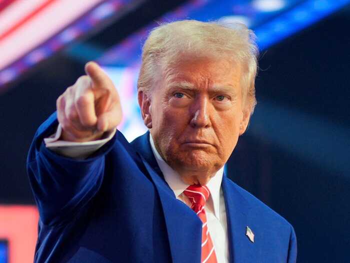 Трамп заявив, що не певен чи потрібно йому дотримуватися Конституції США