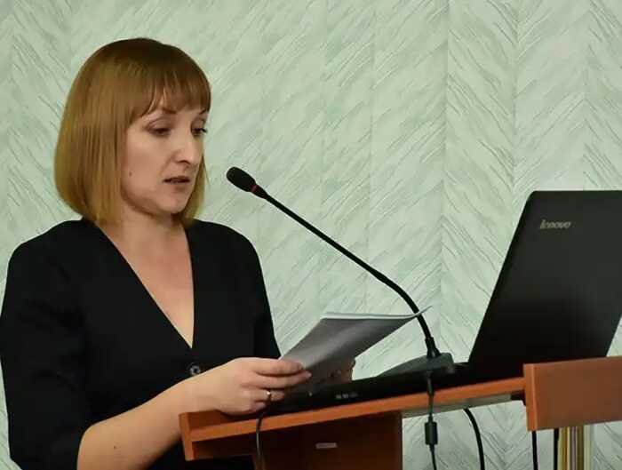 Заступниця ректора медуніверситету каже, що "бомжує", але купила авто