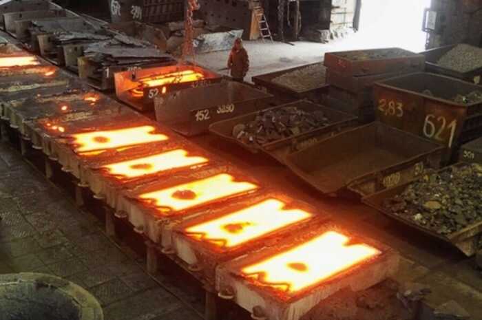 Найбільший у Росії виробник феросплавів переводить працівників на неповний робочий тиждень через брак коштів