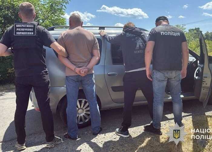 На Закарпатті викрили чоловіка, який за 12 тисяч доларів переправляв ухилянтів за кордон