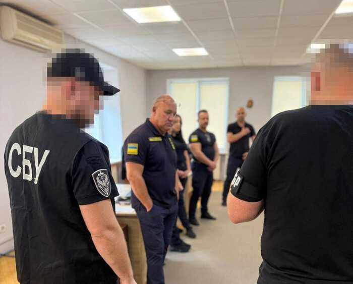 На митницях у трьох областях України проводять масштабні обшуки, — ЗМІ