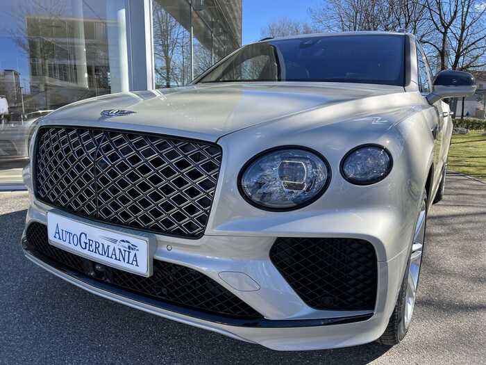 У Києві бізнесмен розбив Bentley Bentayga за 130 тисяч доларів наступного дня після реєстрації: що відомо про епічне ДТП