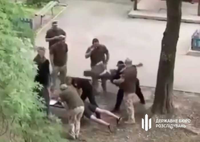 Були нетверезі та у розшуку: Чернігівський ТЦК пояснив силове затримання двох чоловіків