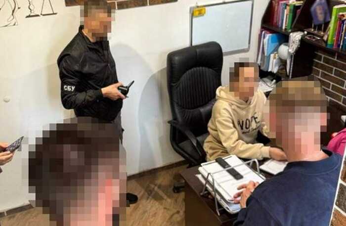 На Львівщині адвокатку та чиновника затримали на хабарі від військовозобов’язаного