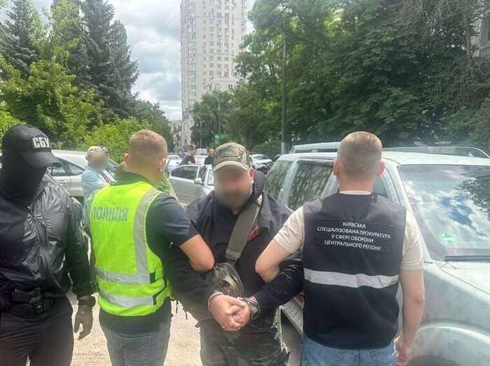У Києві викрито командира, який торгував відстрочками від мобілізації