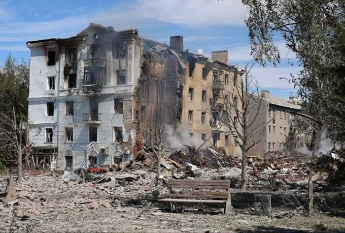 У Краматорську під завалами багатоповерхівки продовжують діставати тіла загиблих