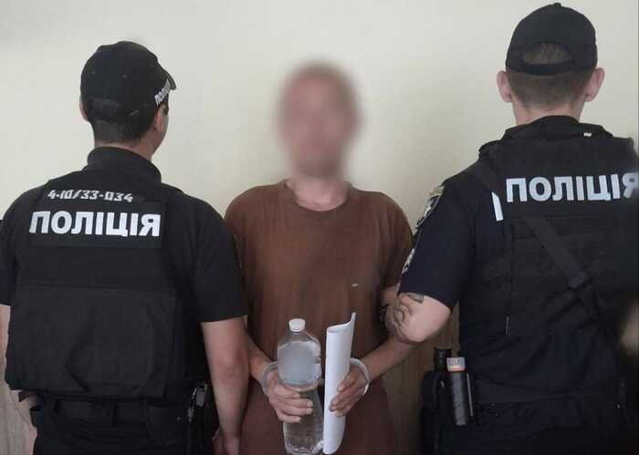 На Київщині затримали чоловіка за торгівлю гранатами та вогнепальною зброєю