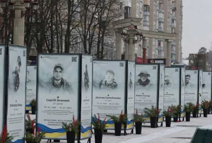 В Ірпені жінка пошкодила портрети загиблих військових