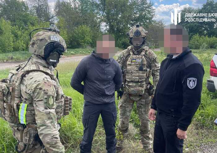 ДБР викрило військовослужбовця на Донеччині, який намагався продати зброї на понад 1,7 мільйона гривень